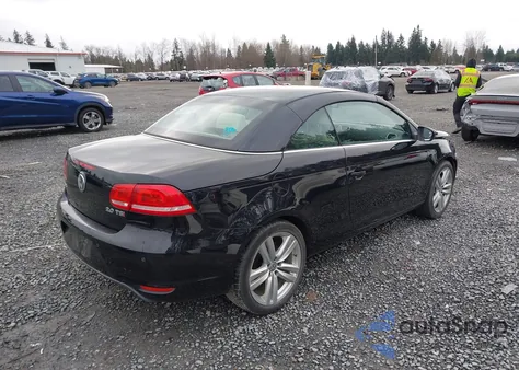 2014 Volkswagen Eos Executive z USA, uszkodzony, nr VIN WVWFW8AH5EV005121